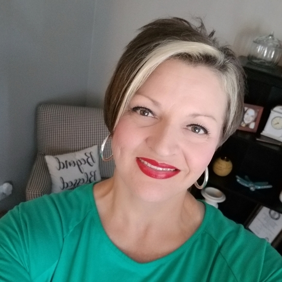 Meet your Posher, Benika - Picture 2 of 2